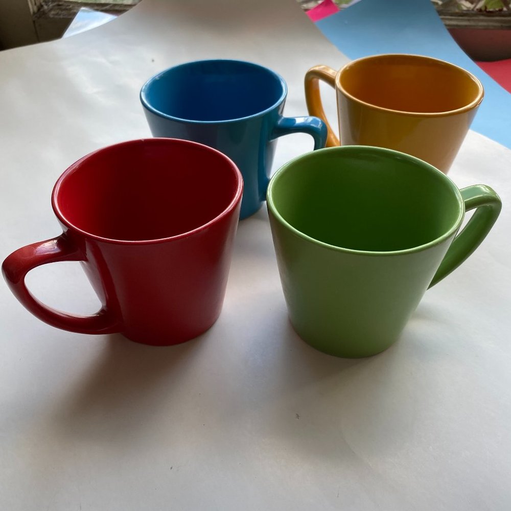COLOR CUPS FROM UNIVERSAL